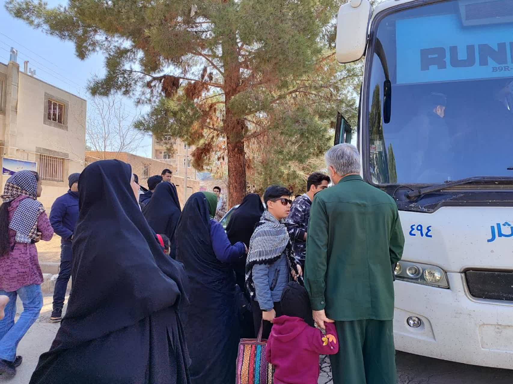 اعزام اولین کاروان خانوادگی  به مناطق عملیاتی هشت سال دفاع مقدس