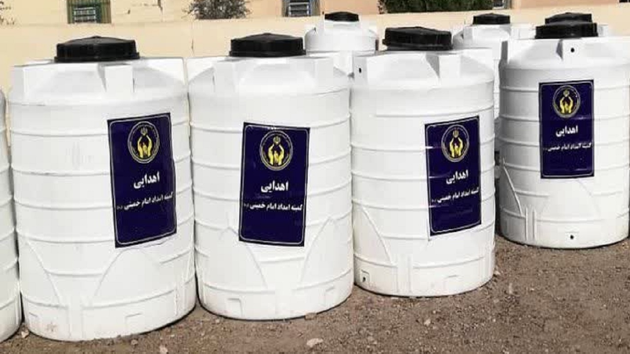 توزیع مخزن آب و بسته بهداشتی بین مددجویان سردشتی