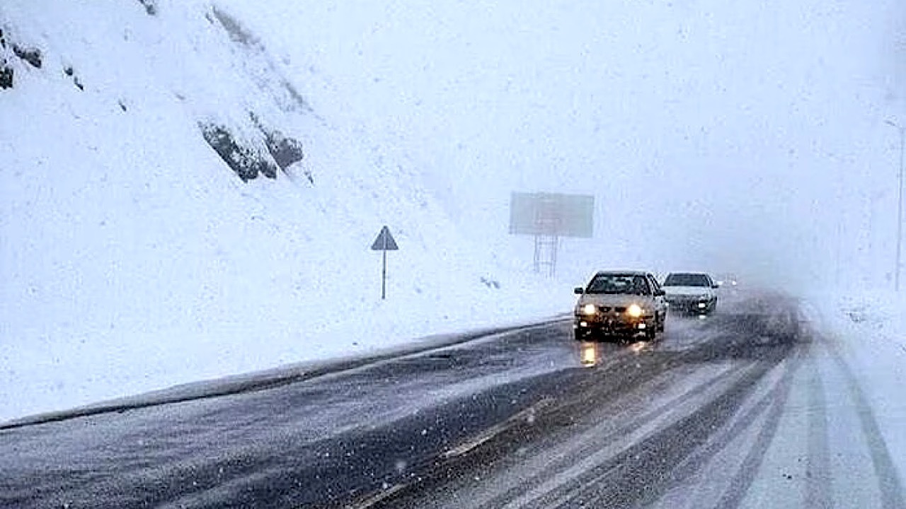 بارش برف و باران در جاده‌های ۱۰ استان کشور