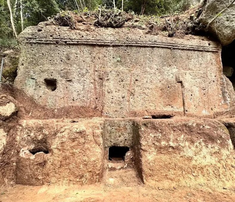 مقبره سنگی
