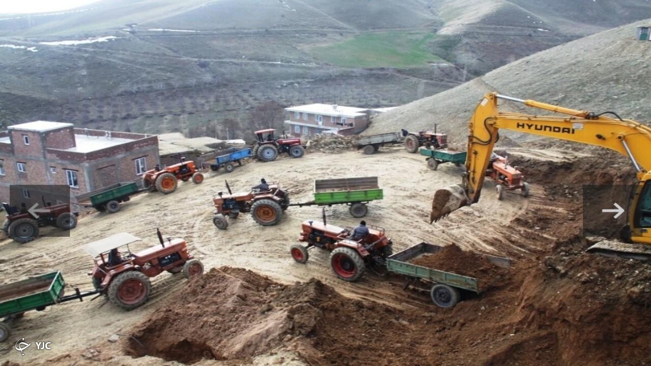 ۹۰۰ تُن خاک سربار محل رانش زمین روستای سلوک مهاباد برداشت شد
