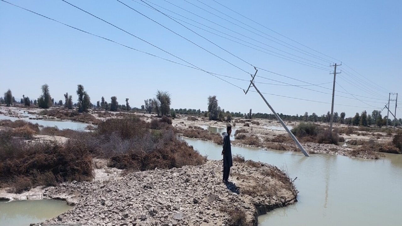 برق ۶۵ روستای سیل زده سیستان و بلوچستان وصل شد