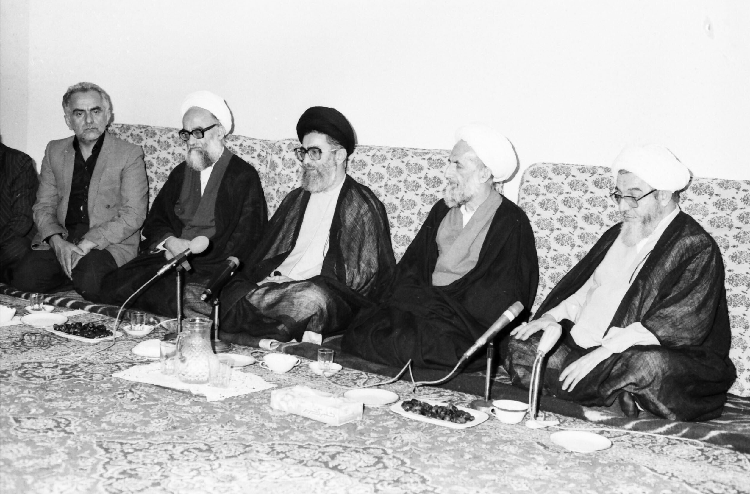 اعضای شورای نگهبان ۶ روز پس از انتخاب آیت&zwnj;الله خامنه&zwnj;ای