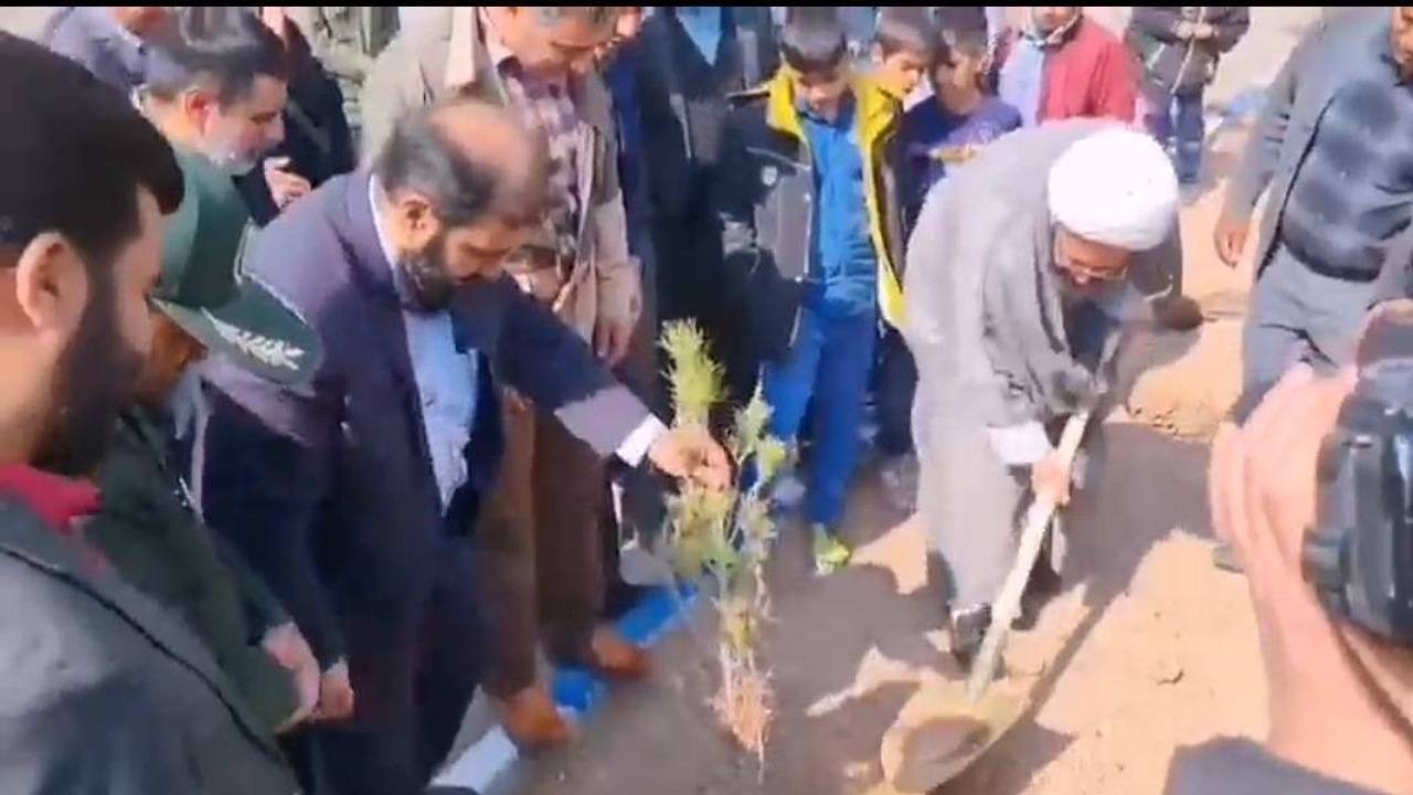 برگزاری جشن روز درختکاری در زرند