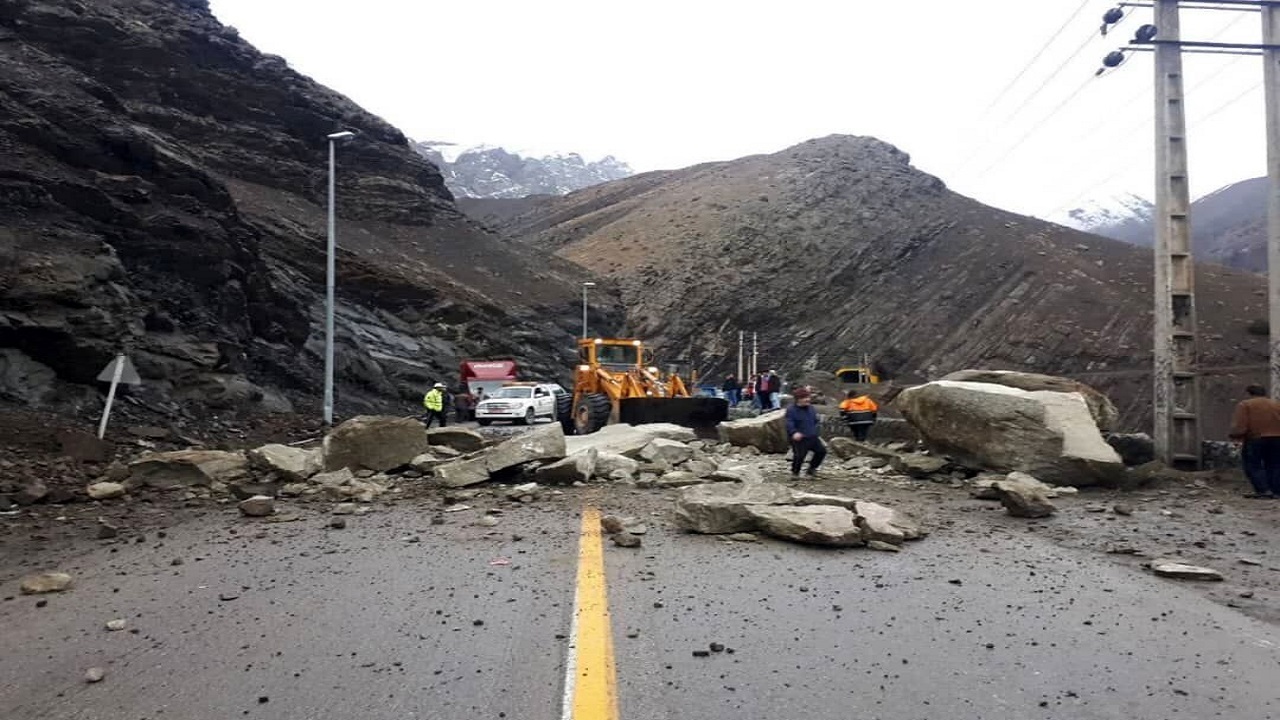 رانش کوه در محور کوهستانی بخش کجور مازندران