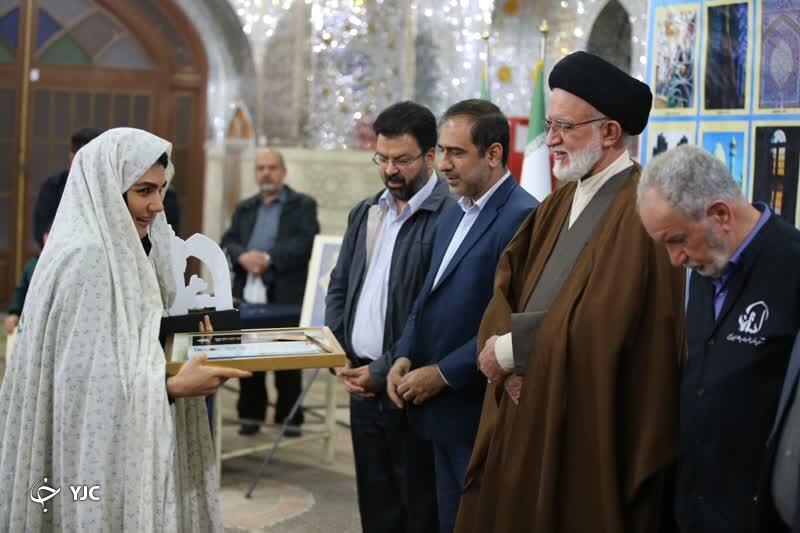 پایان جشنواره عکس ماه منیر در شیراز/ نام هنرمندان الهی بر جریده ی عالم ثبت است