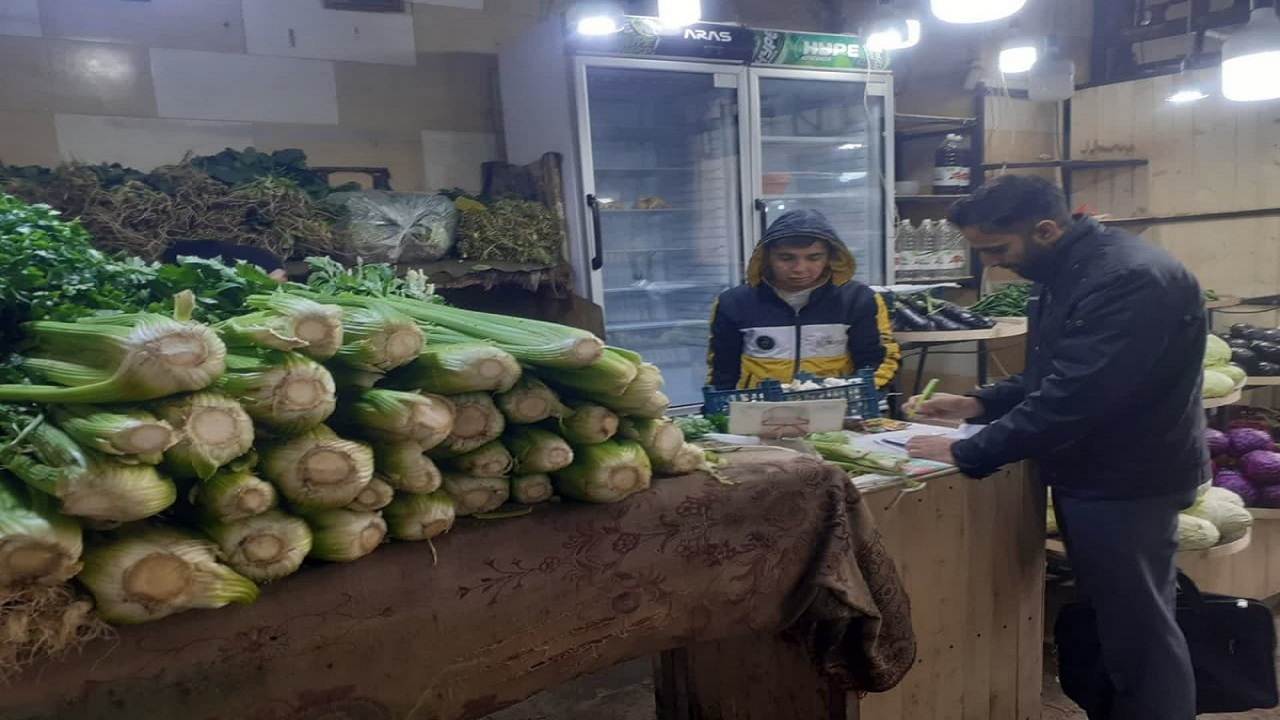 صدور اخطار پلمب برای واحد‌های فاقد پروانه کسب میدان تره‌بار شهید مطهری قم