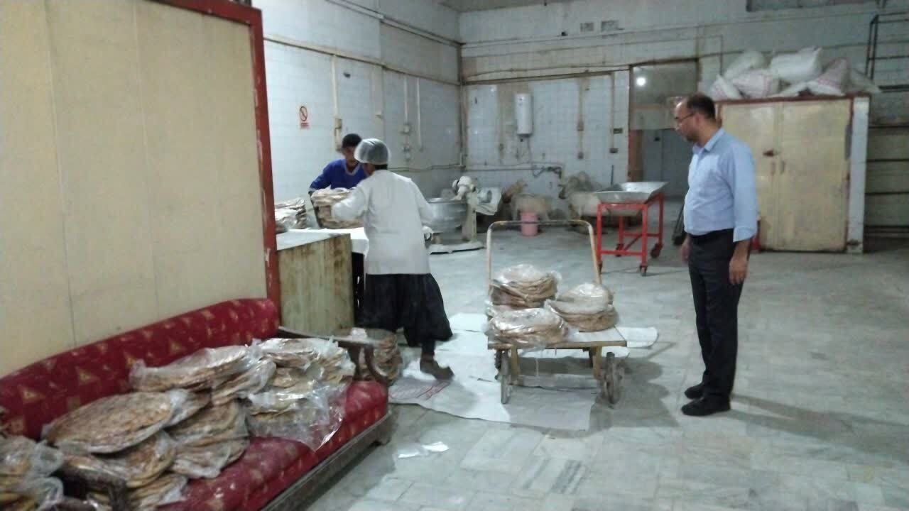 پخت نان برای سیل زدگان