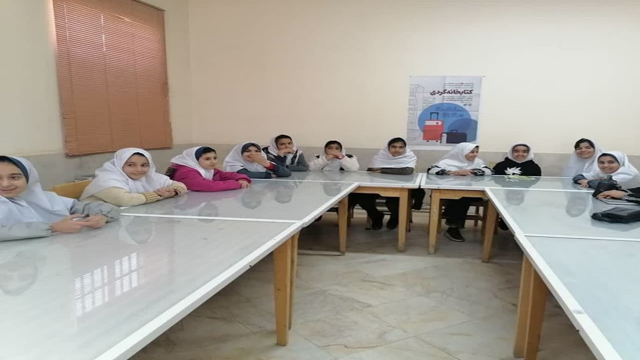 حضور بانوان ودانش آموزان نوجوان در طرح ملی کتابخانه گردی در اشکذر
