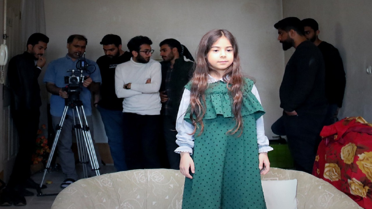 فیلم داستانی نقاشی روبروی دوربین رفت