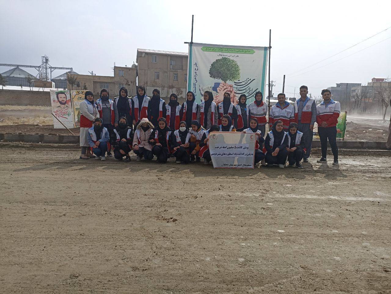 کاشت ۵ میلیون نهال توسط دانش آموزان