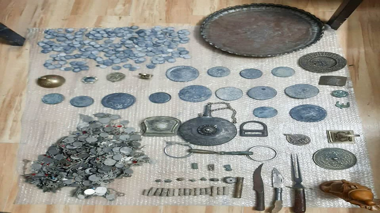کشف اشیای تاریخی قاچاق در مرز دوغارون تایباد