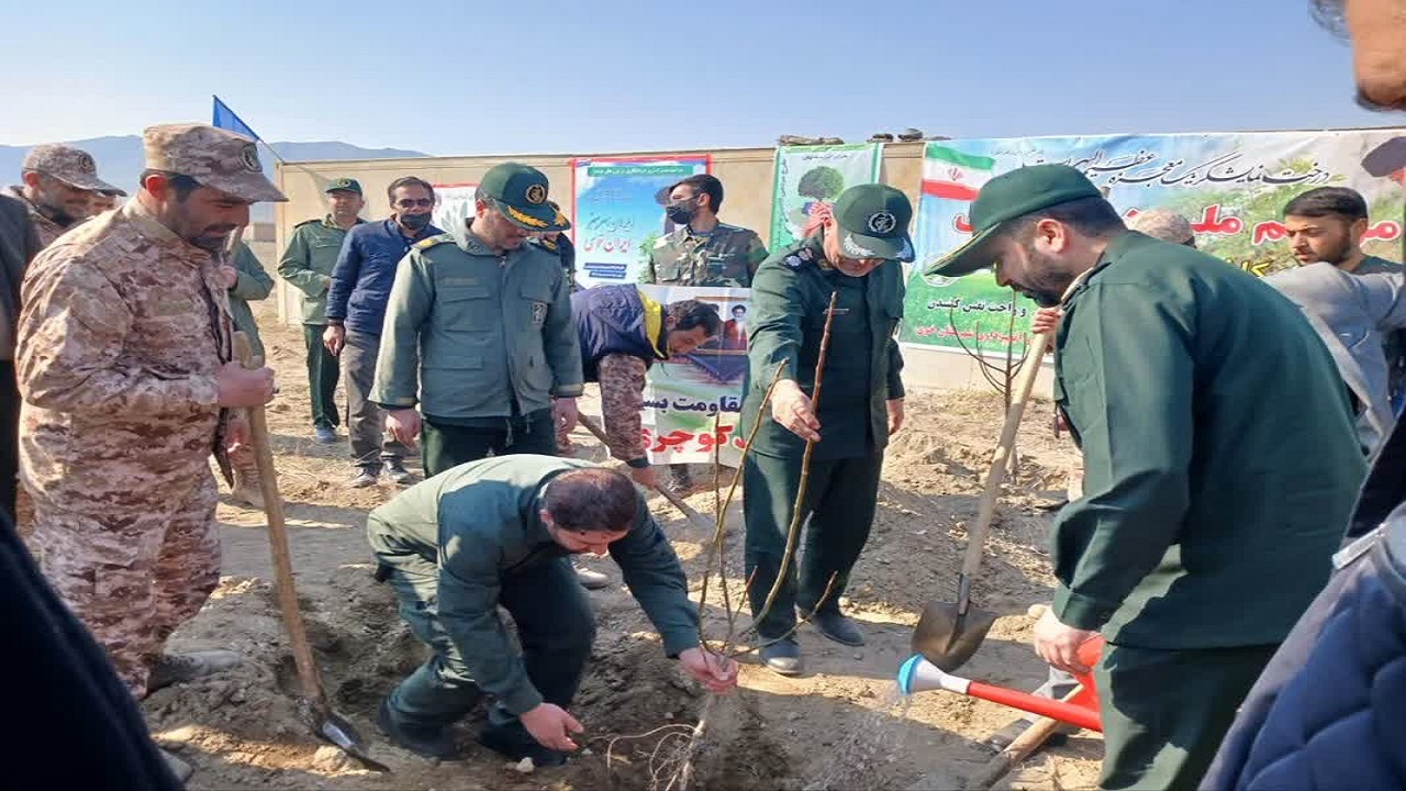کاشت نهال توسط پایگاه شهید کوچری
