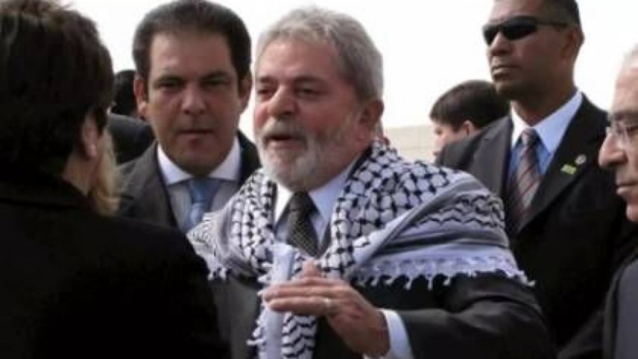 پرچم فلسطین در دست رئیس‌جمهور برزیل + فیلم