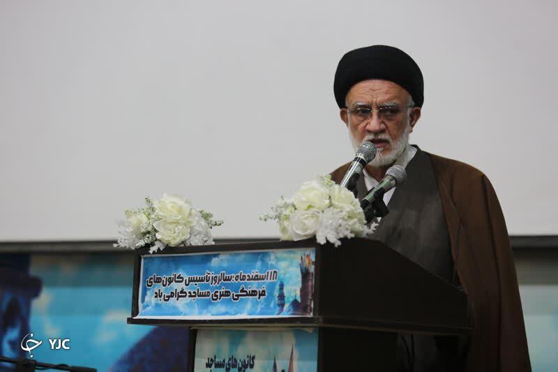 روحانیت اگر مسلح به سواد رسانه‌ای و اجتماعی نباشد شایسته‌ی مطرح شدن نیست