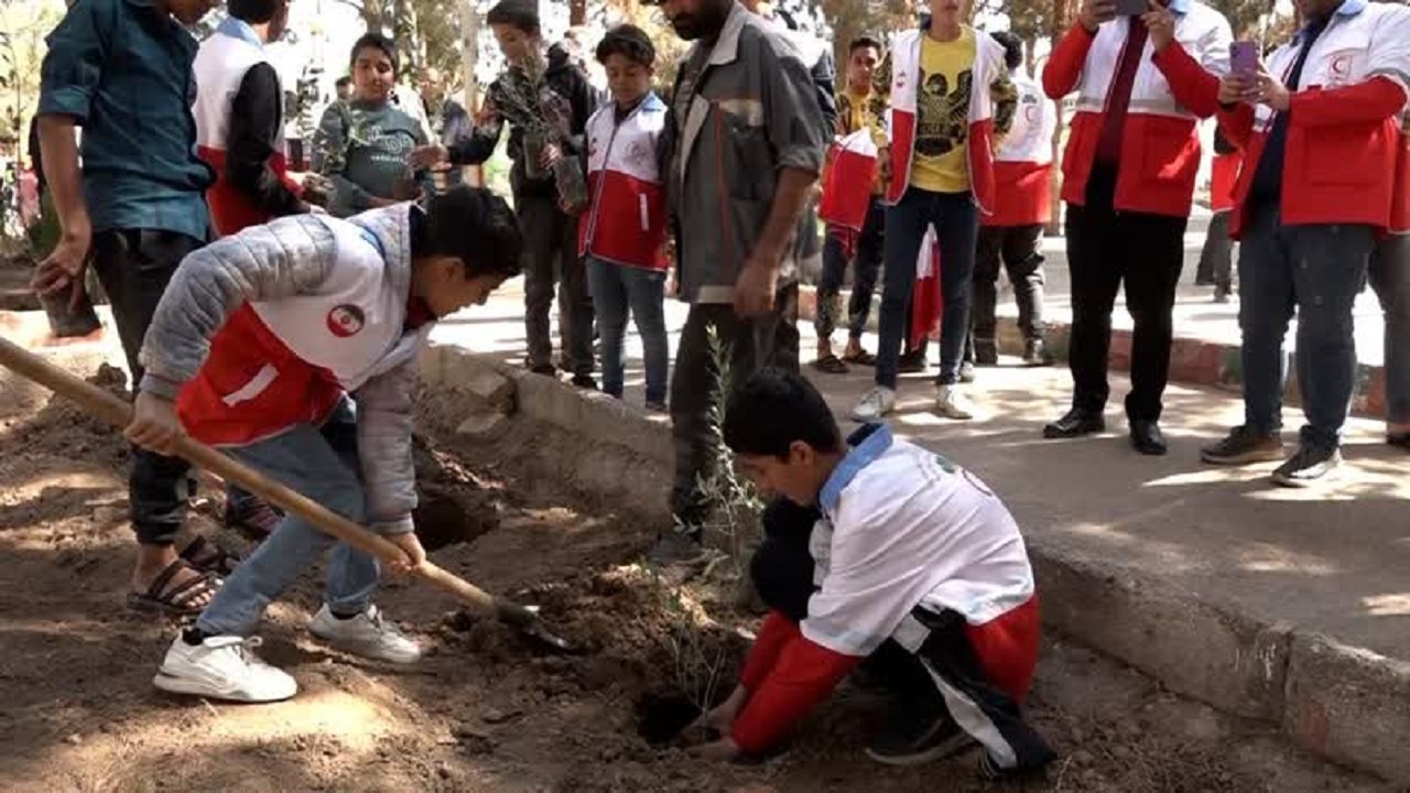 کاشت نهال در جوار گلزار شهدای گمنام مبارکه بافق