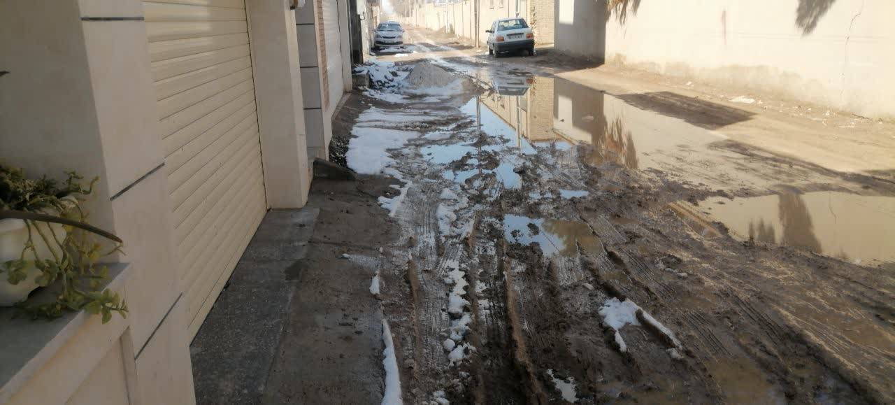 بارش باران و معابر گل آلود بارش باران و معابر گل آلود