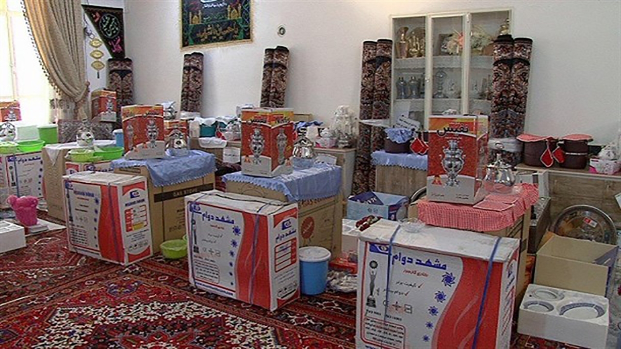 اهدای۱۰۰ سری جهیزیه به نوعروسان کمیته امداد قشم