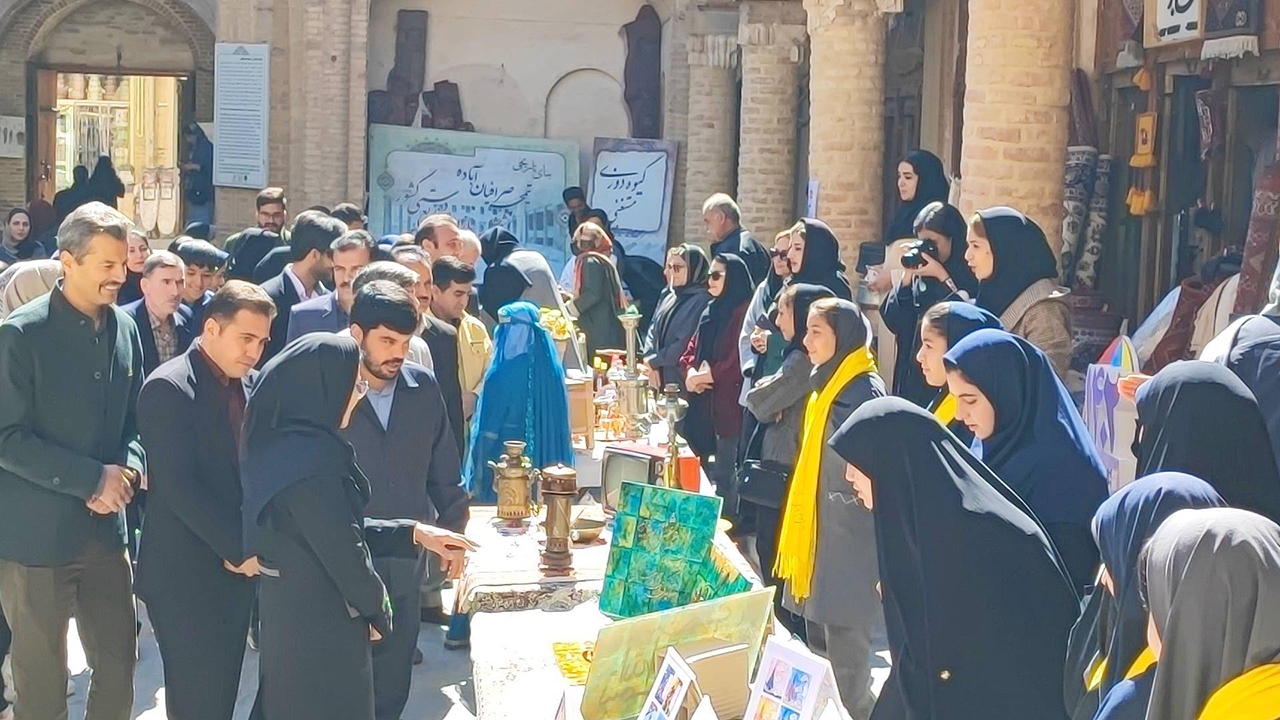 جشنواره آئین سرزمین من در آباده برگزار شد