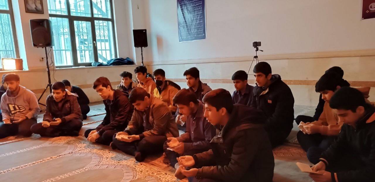 مراسم دعا خوانی دانش آموزان مراسم دعا خوانی دانش آموزان
