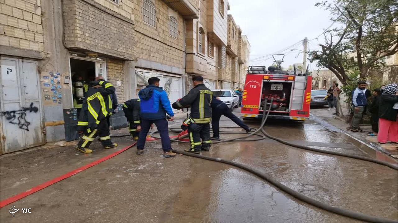 آتش‌سوزی منزل دو طبقه و نجات جان ۶ نفر در شیراز