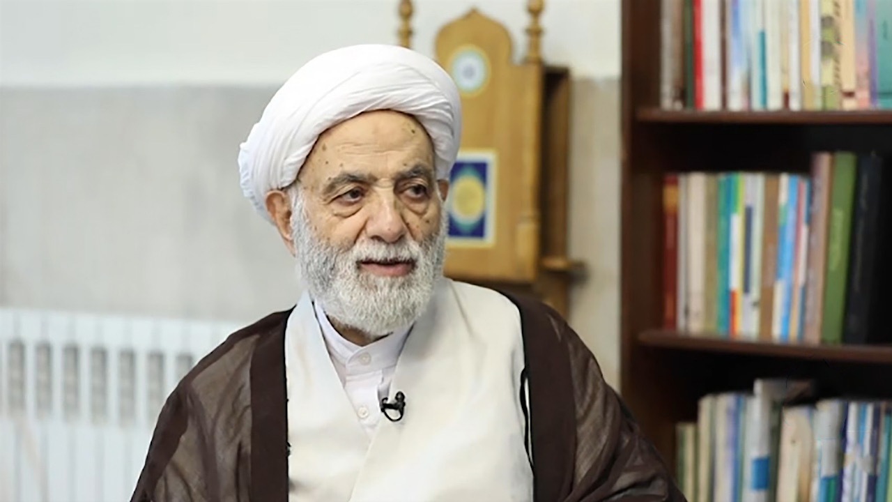 تفسیر قرآن را برای اعضای خانواده بیان کنید