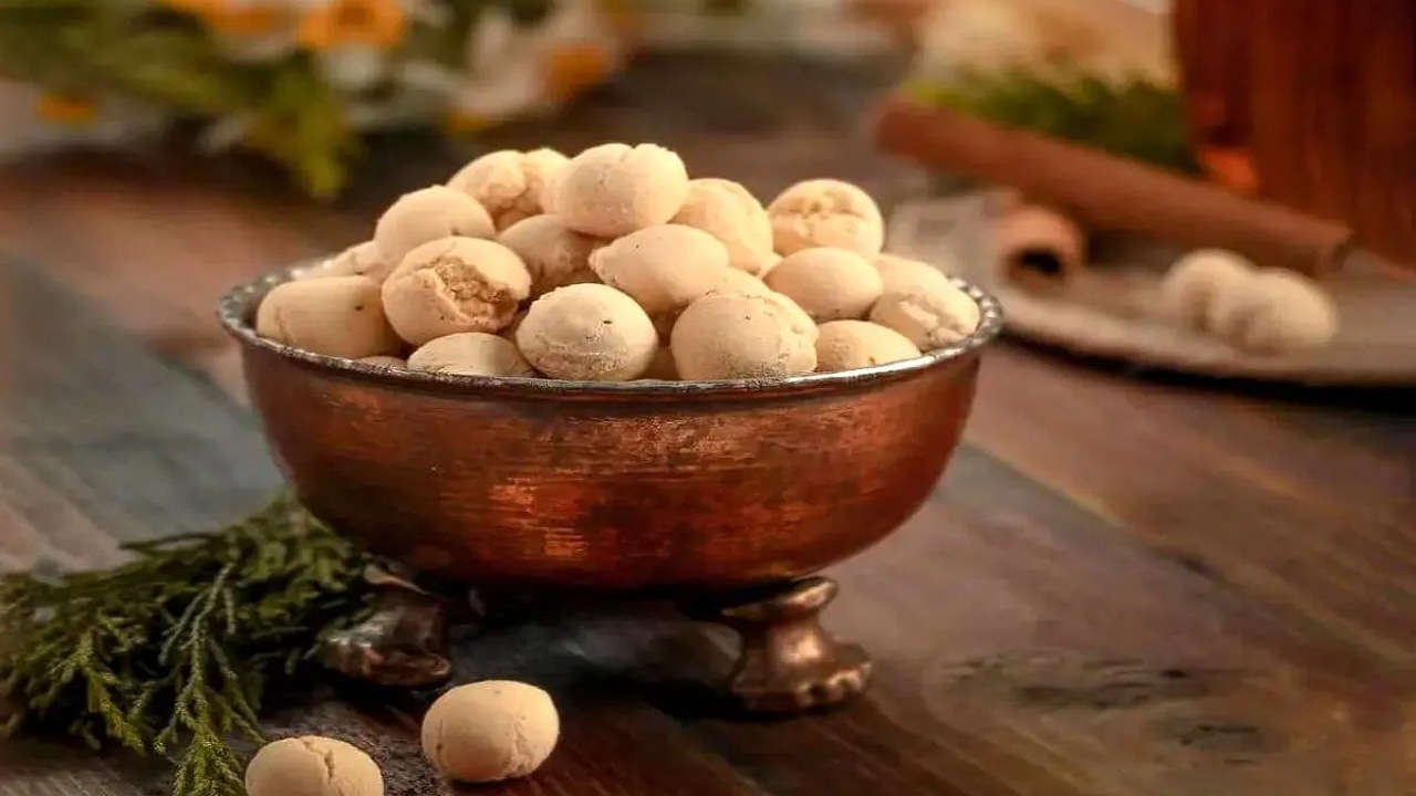 طرز تهیه حاجی بادام یزدی برای پذیرایی عید نوروز + فیلم