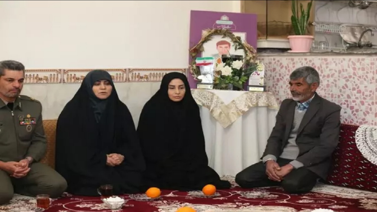 دستیار رئیس‌ جمهور با خانواده شهدا و جان‌باختگان اغتشاشات در قوچان دیدار کرد