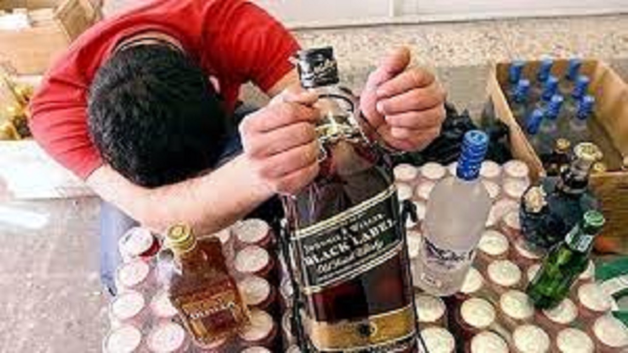 بازداشت مرد قهوه خانه‌دار به اتهام فروش مشروب تقلبی