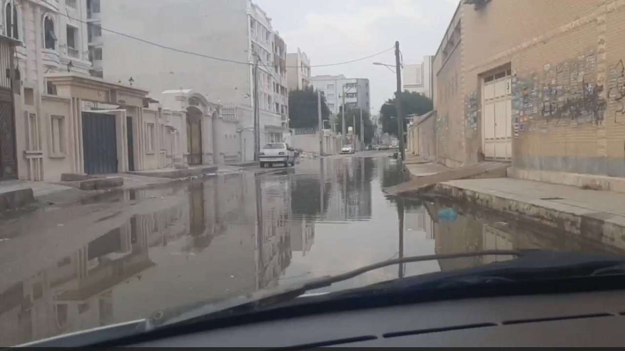 رنجش اهالی محله کوروش اهواز از جوشش فاضلاب در معابر + فیلم