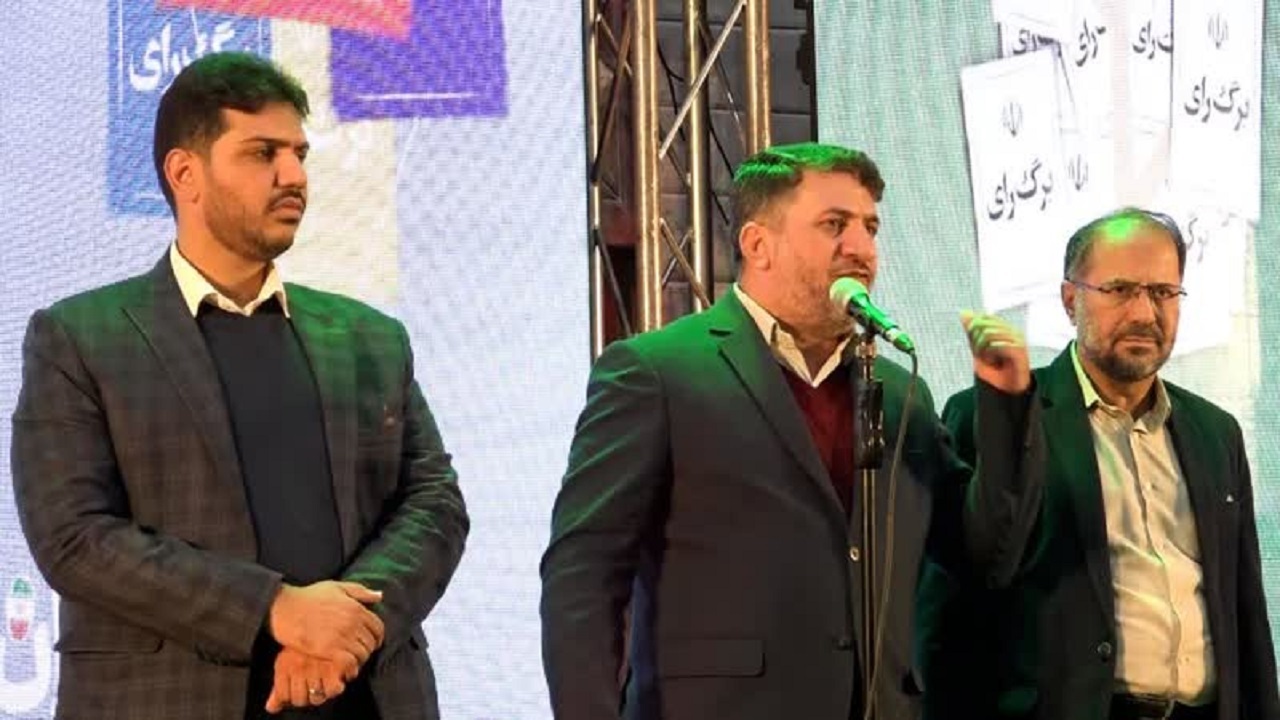 جشن بزرگ جوان در یزد برگزار شد / واگذاری ۵۴ هزار واحد مسکونی تا پایان دولت به متقاضیان + عکس