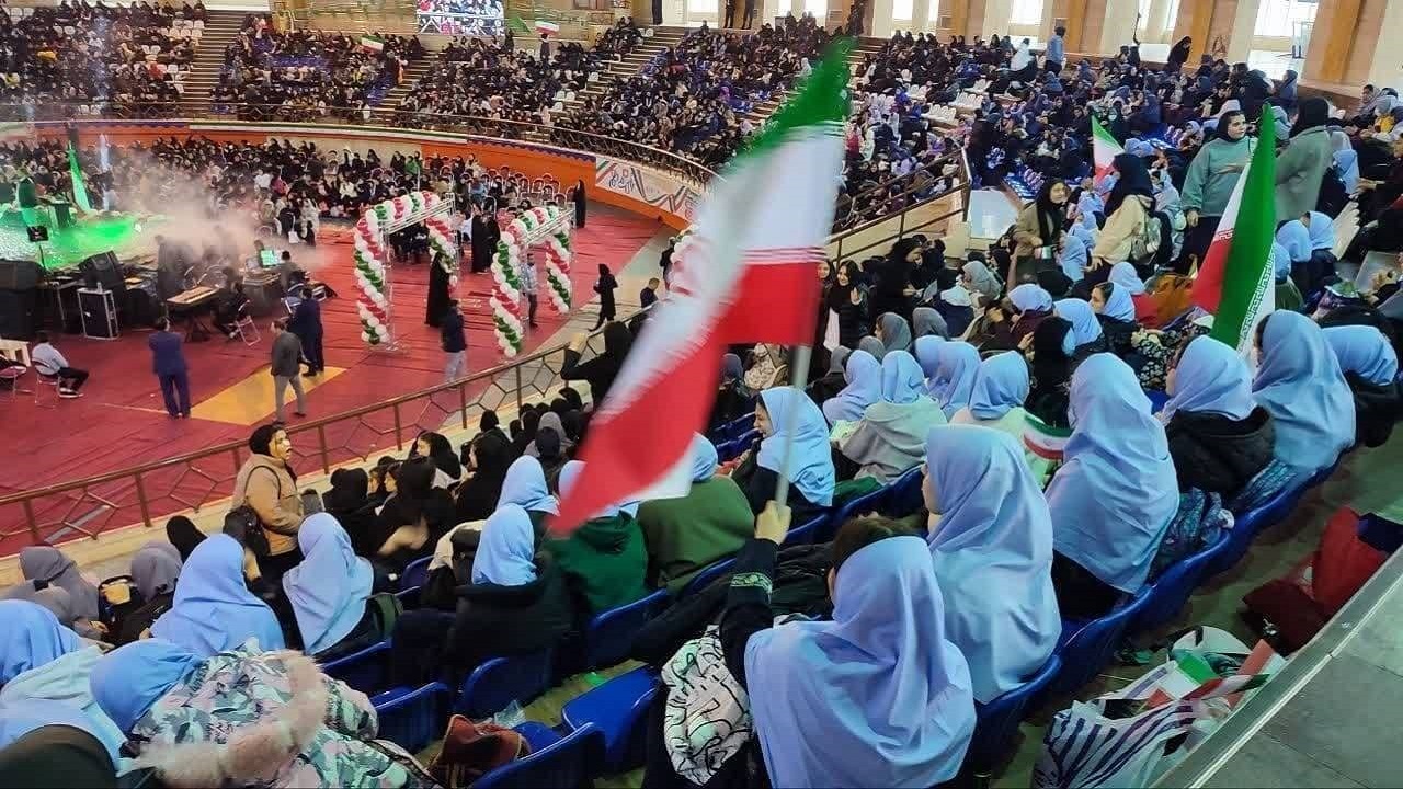 اجتماع ۵ هزار نفر از دختران رأی اولی برای آرمان