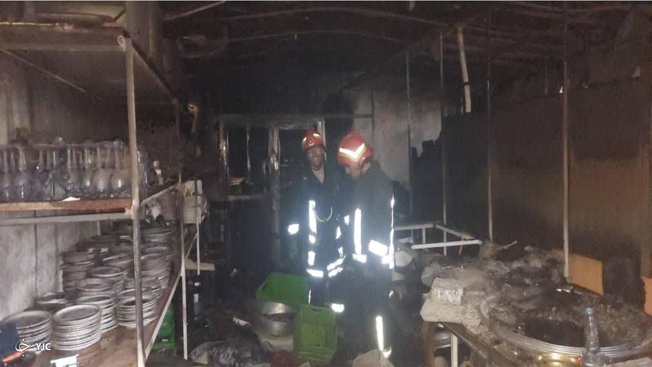  آتش‌سوزی گسترده تالار مجالس در شهرک گلستان مهار شد / حضور ۶ ایستگاه در محل حادثه