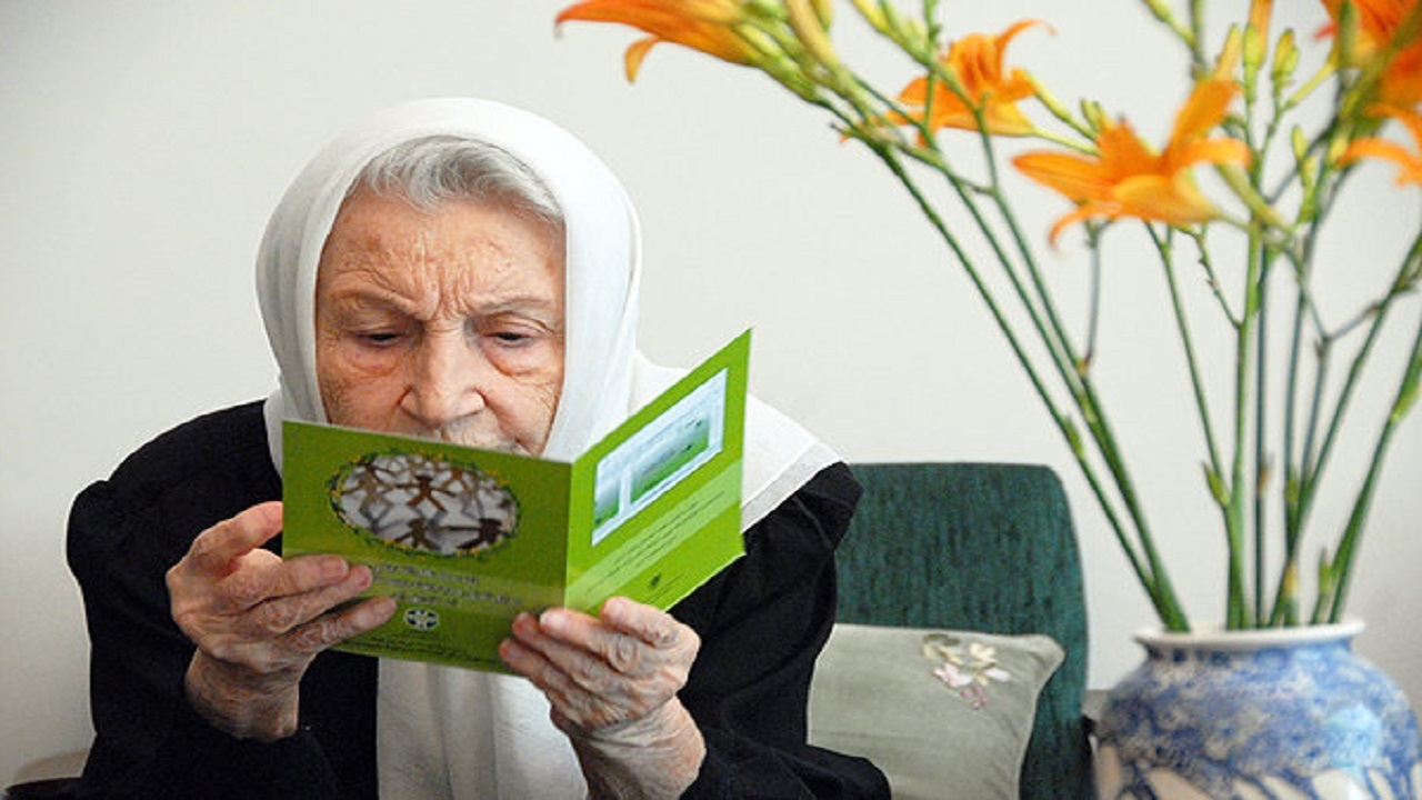 «مادر محیط زیست ایران» زنی که طی ۶۰ سال یک گرم زباله هم تولید نکرد! + فیلم