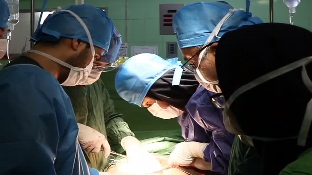 خارج کردن توده ۶ کیلوگرمی از شکم بیمار آملی