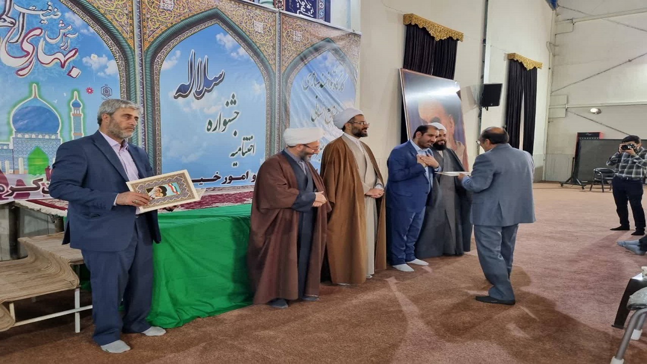 از متولیان امامزادگان برتر استان تجلیل شد