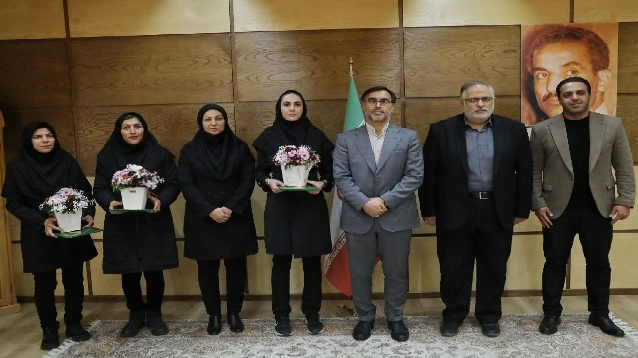 تجلیل استاندار از بانوی دونده قزوینی