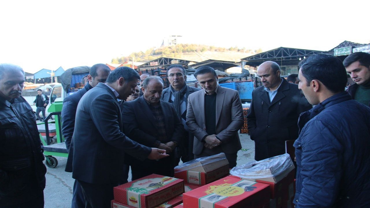 بازدید سرزده مسئولان از میدان میوه و ترەبار سنندج