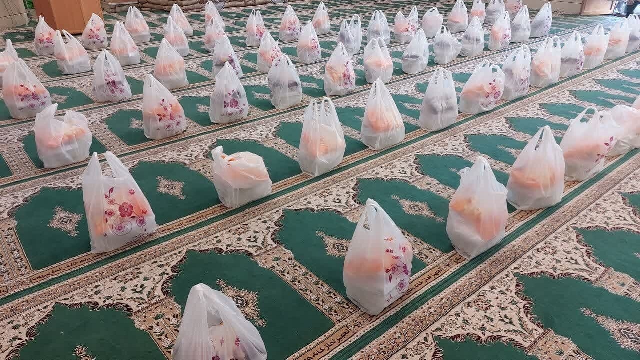 توزیع بیش از ۶ هزار بسته معیشتی در بوئین زهرا+ فیلم