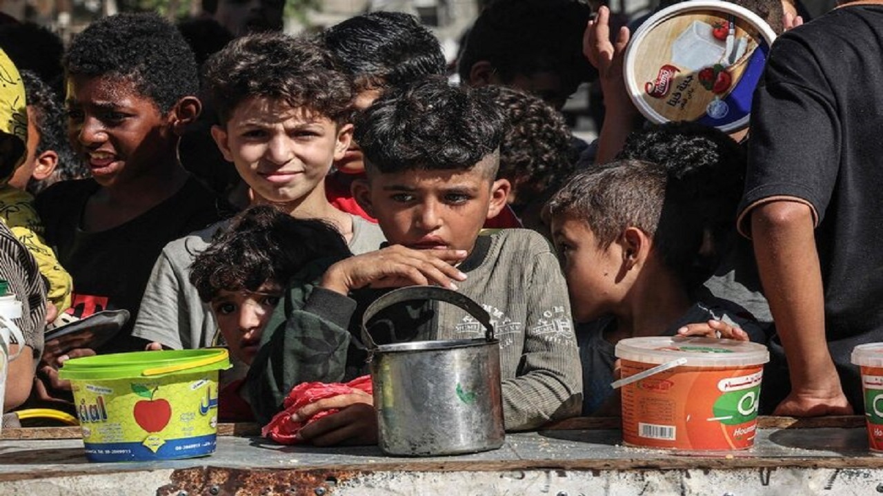 چگونه گرسنگی و سوء تغذیه جان کودکان فلسطینی را می‌گیرد؟ + فیلم