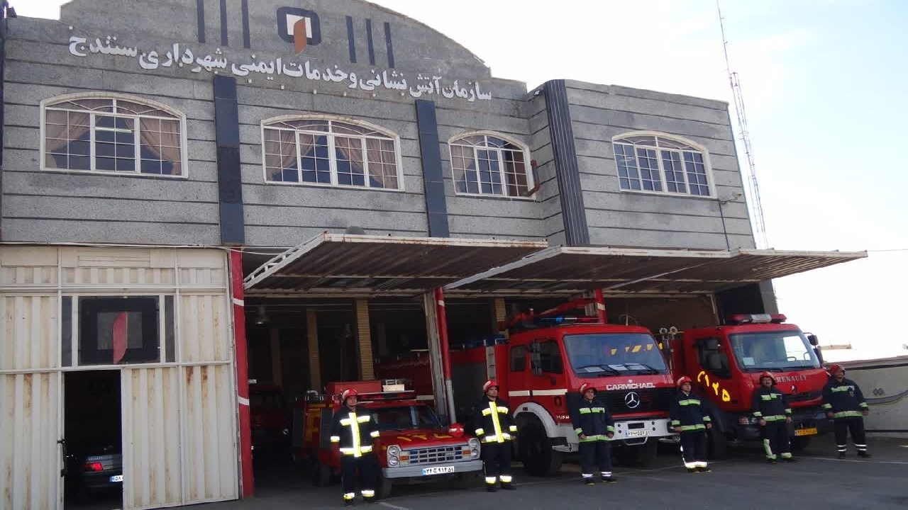 آماده‌باش آتش‌نشانان برای مقابله با حوادث چهارشنبه‌سوری در سنندج