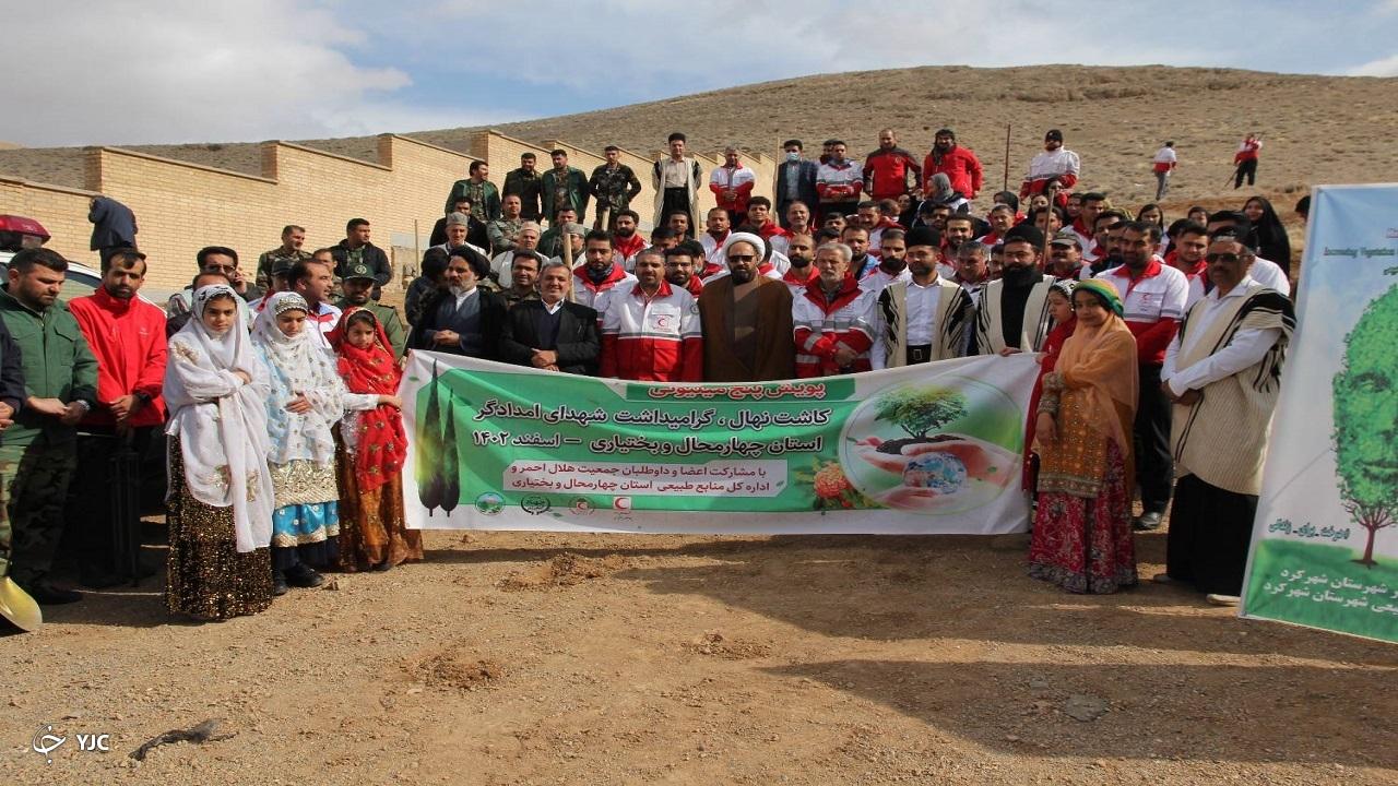پویش کشت بذر بادام کوهی در اراضی ملی چهارمحال و بختیاری+تصاویر