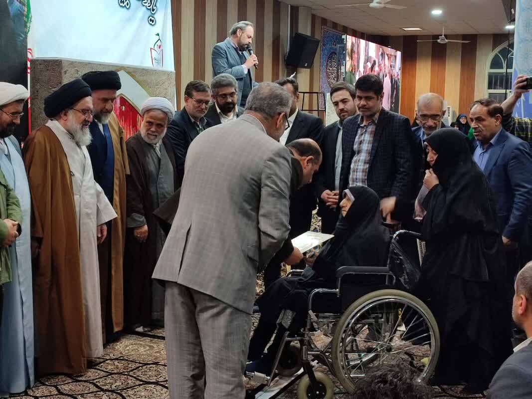 تجلیل از مادر شهید