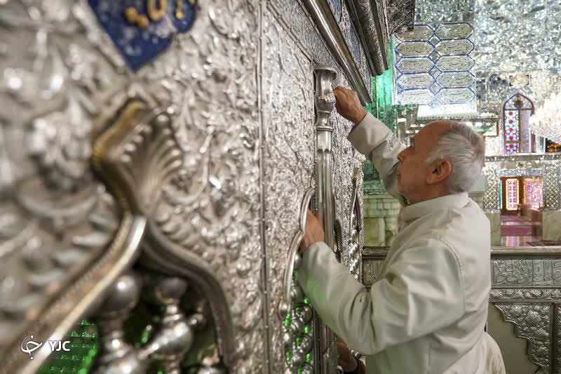 غبارروبی حرم مطهر حضرت احمدبن موسی الکاظم (ع) + تصاویر