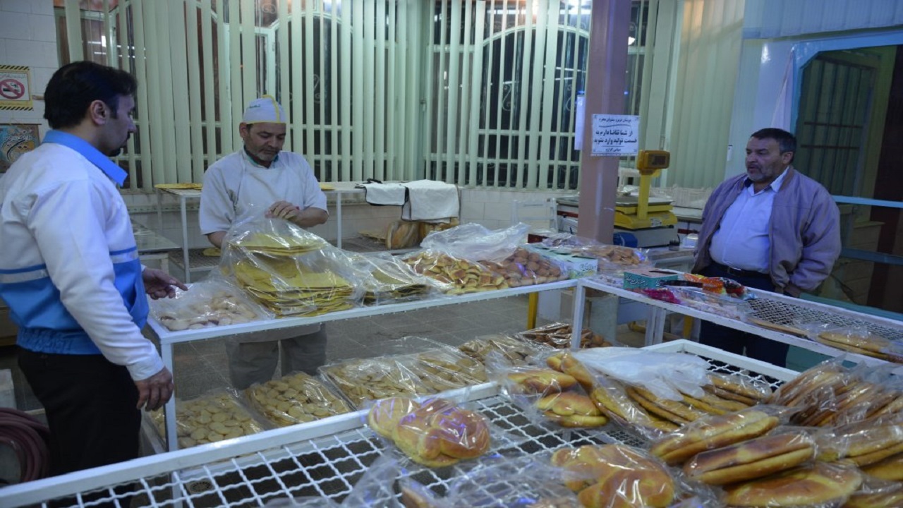 ۱۰ تیم بازرسی بهداشتی بر مراکز عرضه مواد غذایی در زنجان نظارت می‌کنند