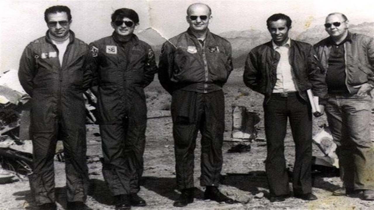 خلبانی که قصد داشت خود را با هواپیما به کاخ شاه بکوبد!
