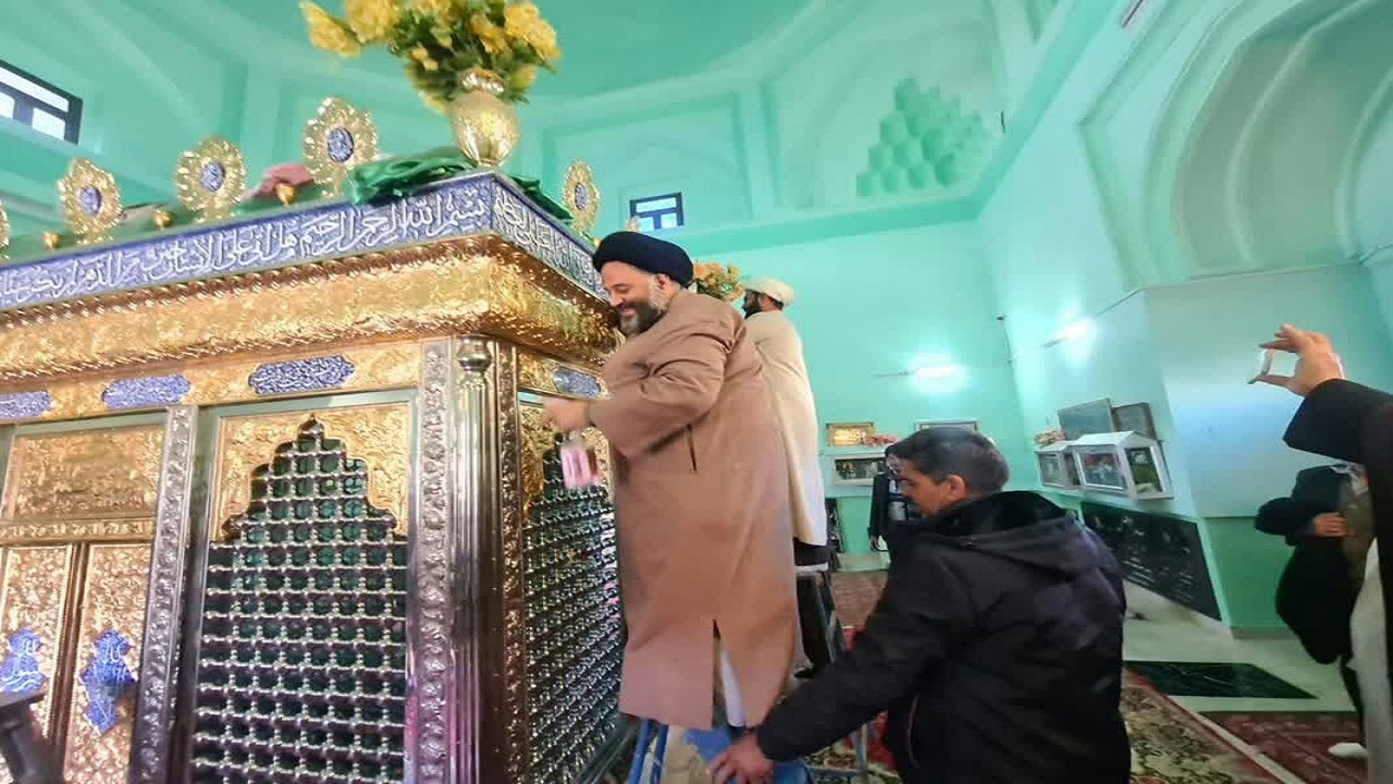 غبار روبی ضریح