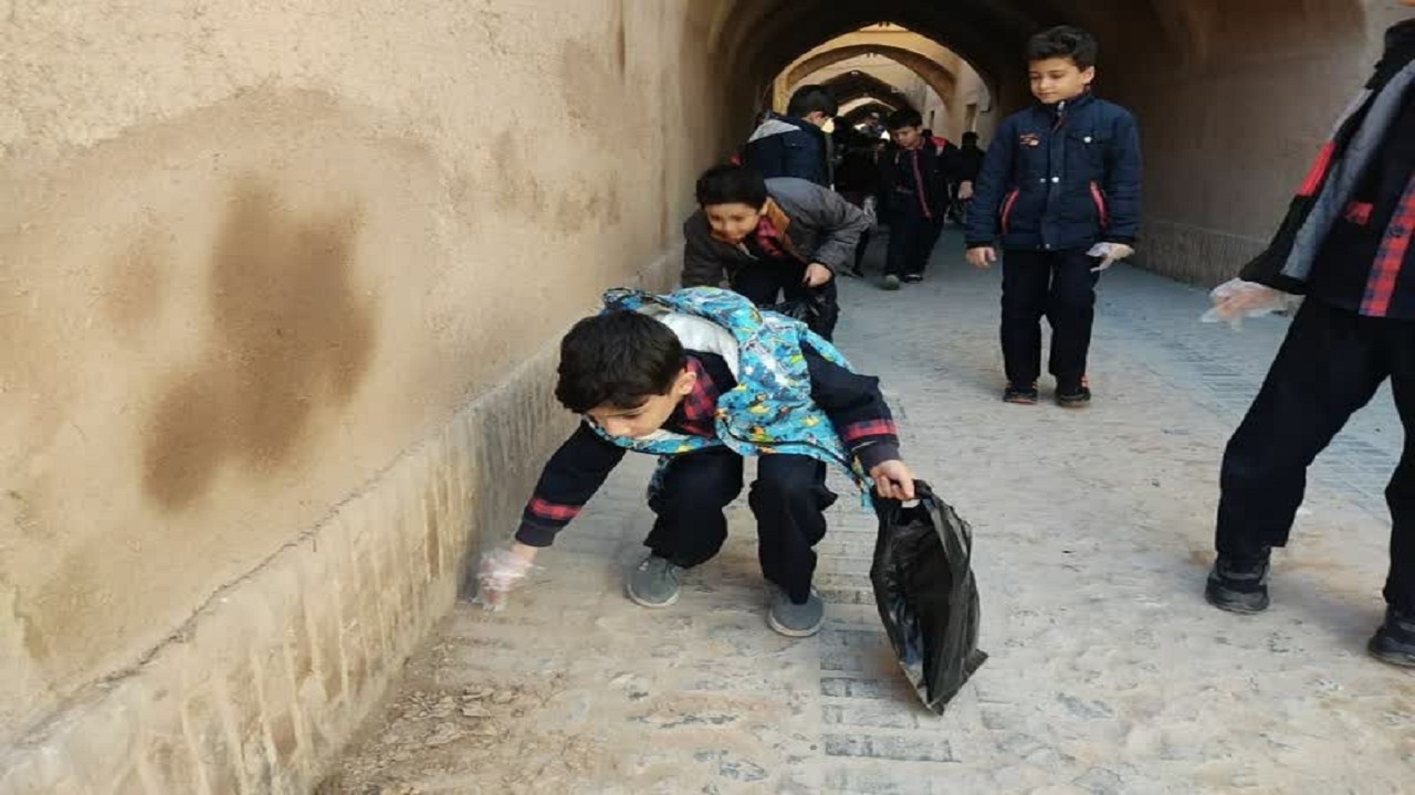پاکسازی مسیر‌های اصلی گردشگری بافت تاریخی شهرستان اردکان