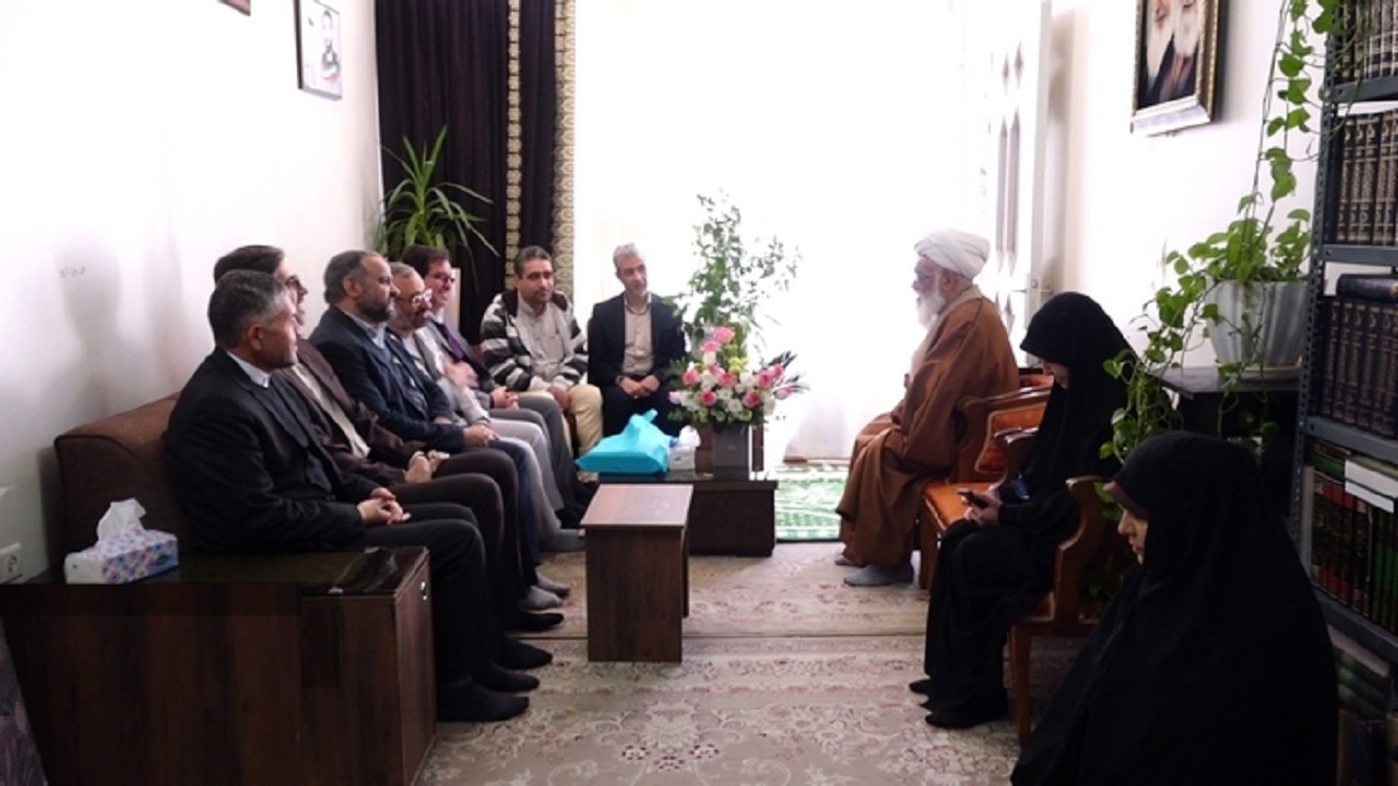 دیدار مسئولان سازمان سمپاد کشور با خانواده شهید «لطفی نیاسر»