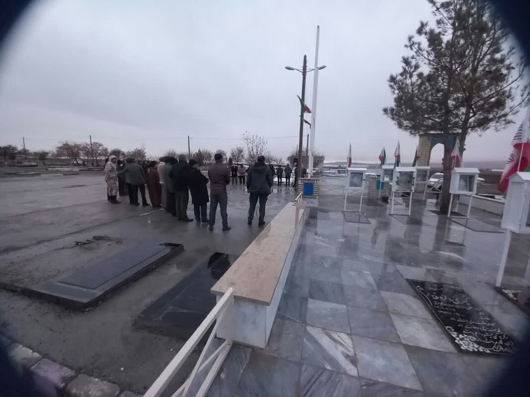 گل آرایی و غبارروبی